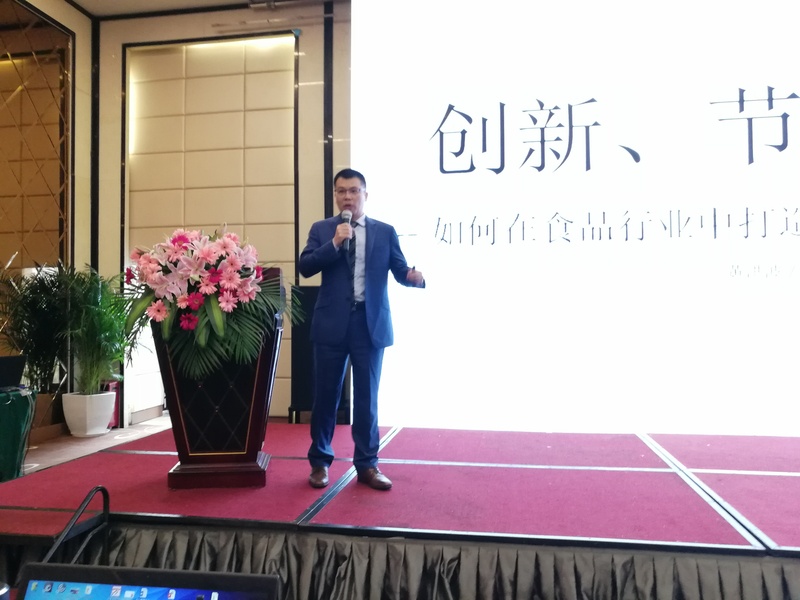 黄洪波.jpg